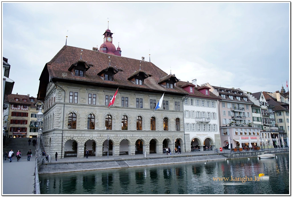 997F3B4D5B65892C2CE6D4