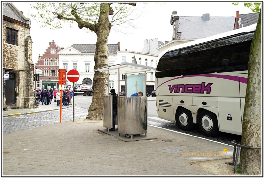 9967A74C5B8EB4991B9E63