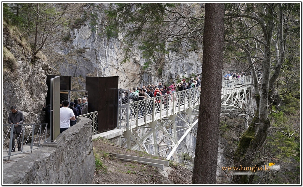 996A98475B5CA1FF2021F0