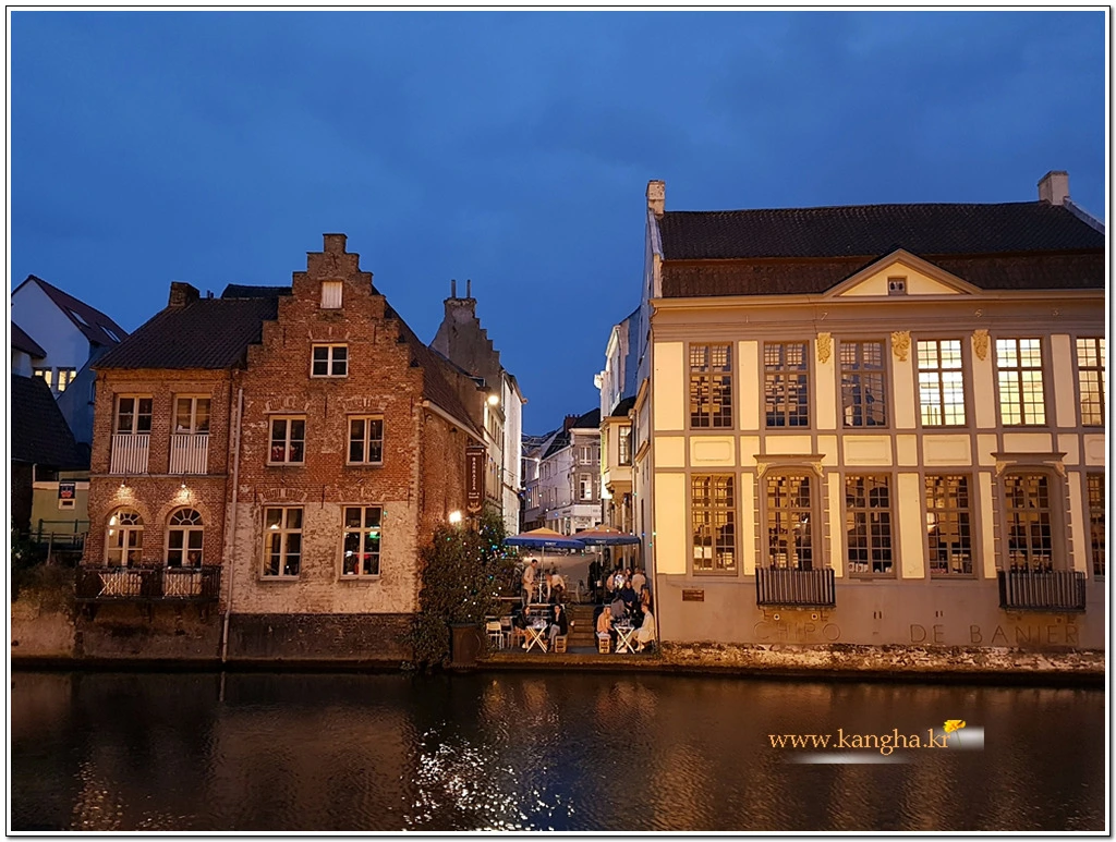 99F65B425B895AF91BD3AE