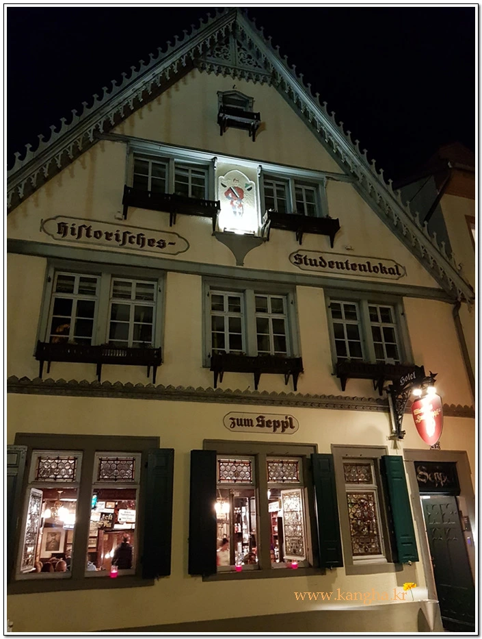 993E0F4A5B4E17823842DB