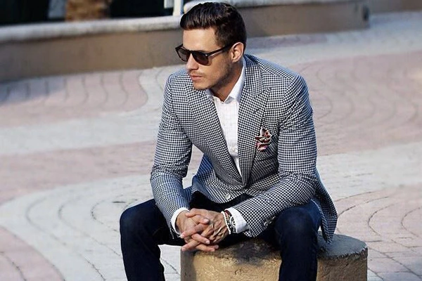 unbutton-suit-jacket-when-sitting.jpg?type=w966