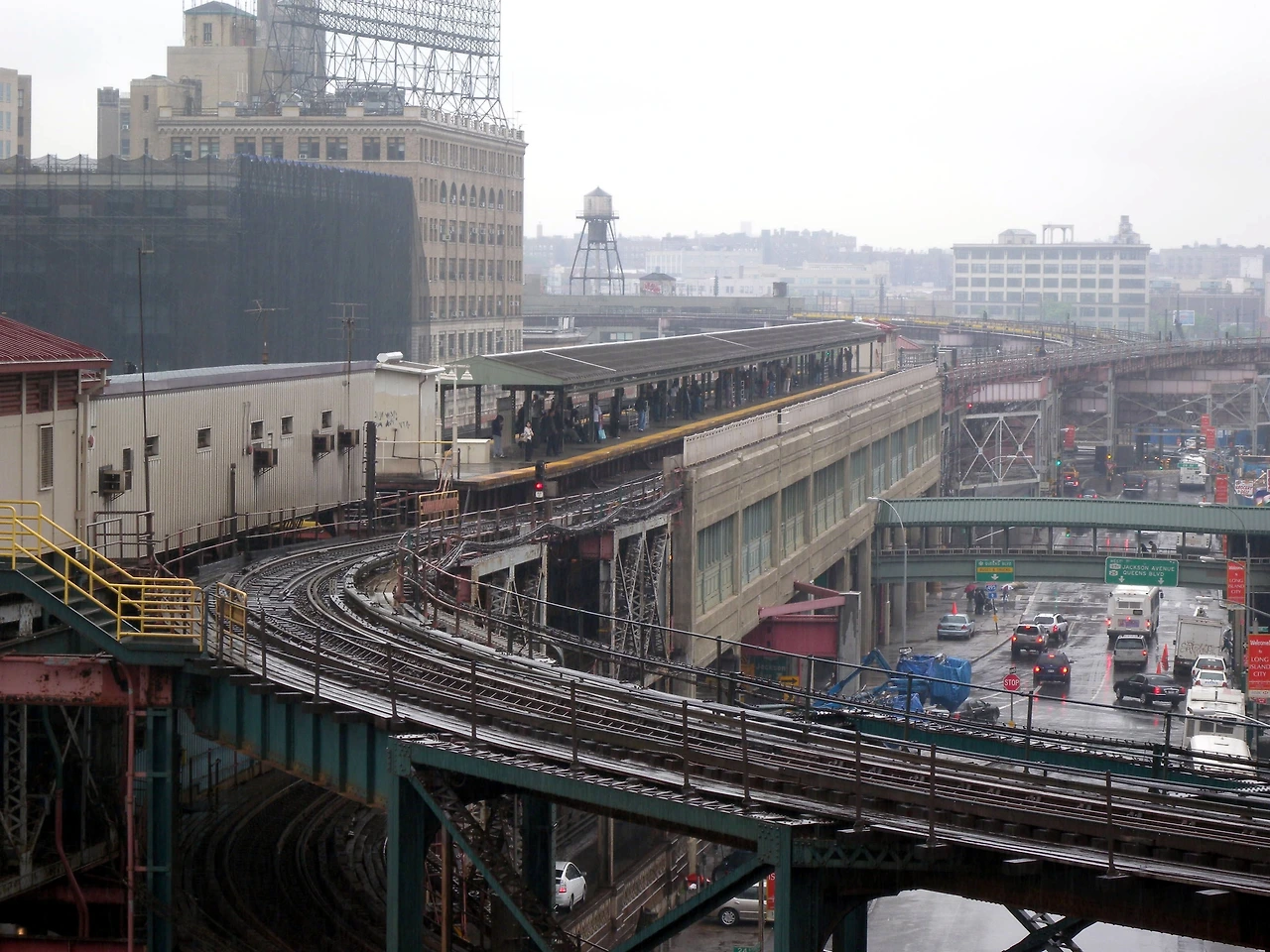 Queens_Plaza_station_5BBT_jeh.jfif