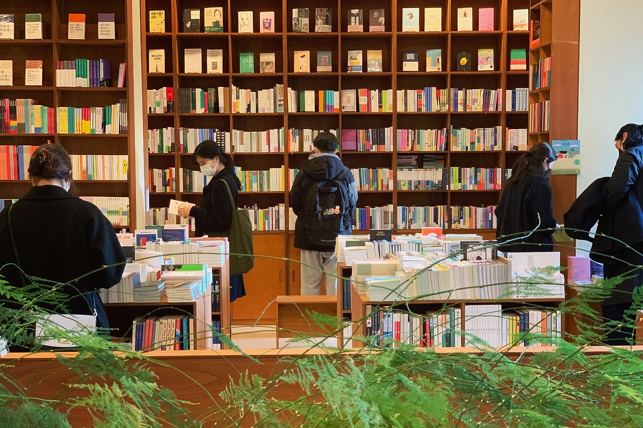 2022도시여행자_서점다다르다.JPG