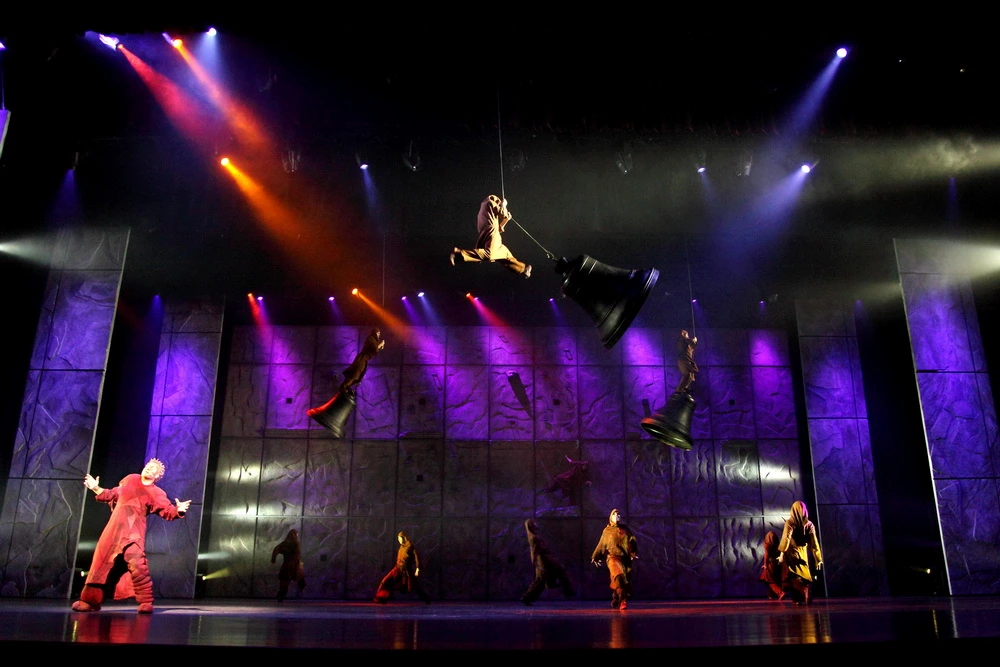 Le cloches-성당의 종들.jpg