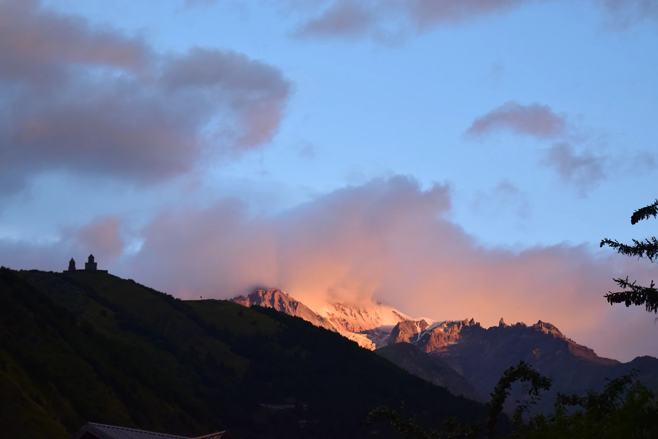 카즈베기산 일출1.JPG