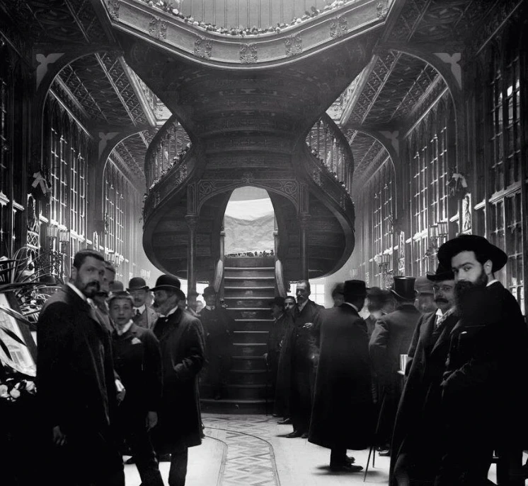 7 1906년 세계 시네마의 날, 포르투갈의 영화의 선구자 아우렐리오 파즈 레이스의 취임식이 서점에서 열렸다 livrarialello.pt.PNG