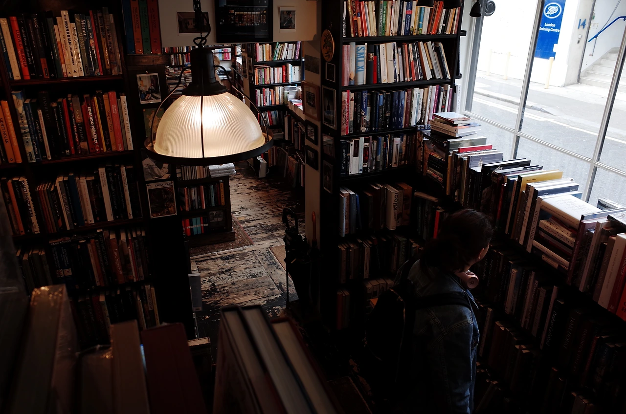 서점엔 책과 사람만 있다 (1).JPG