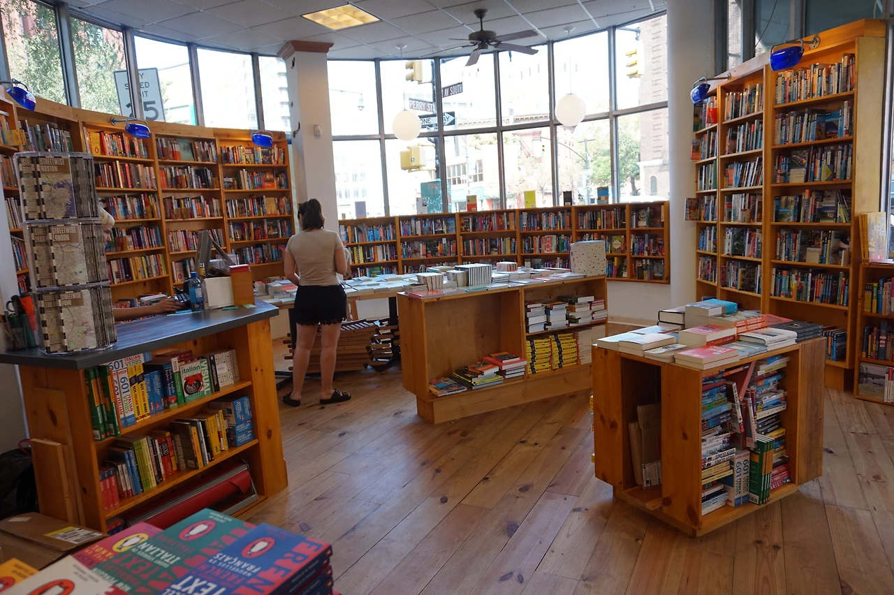 마치 라운지처럼 동그란 공간이 인상적이다.JPG