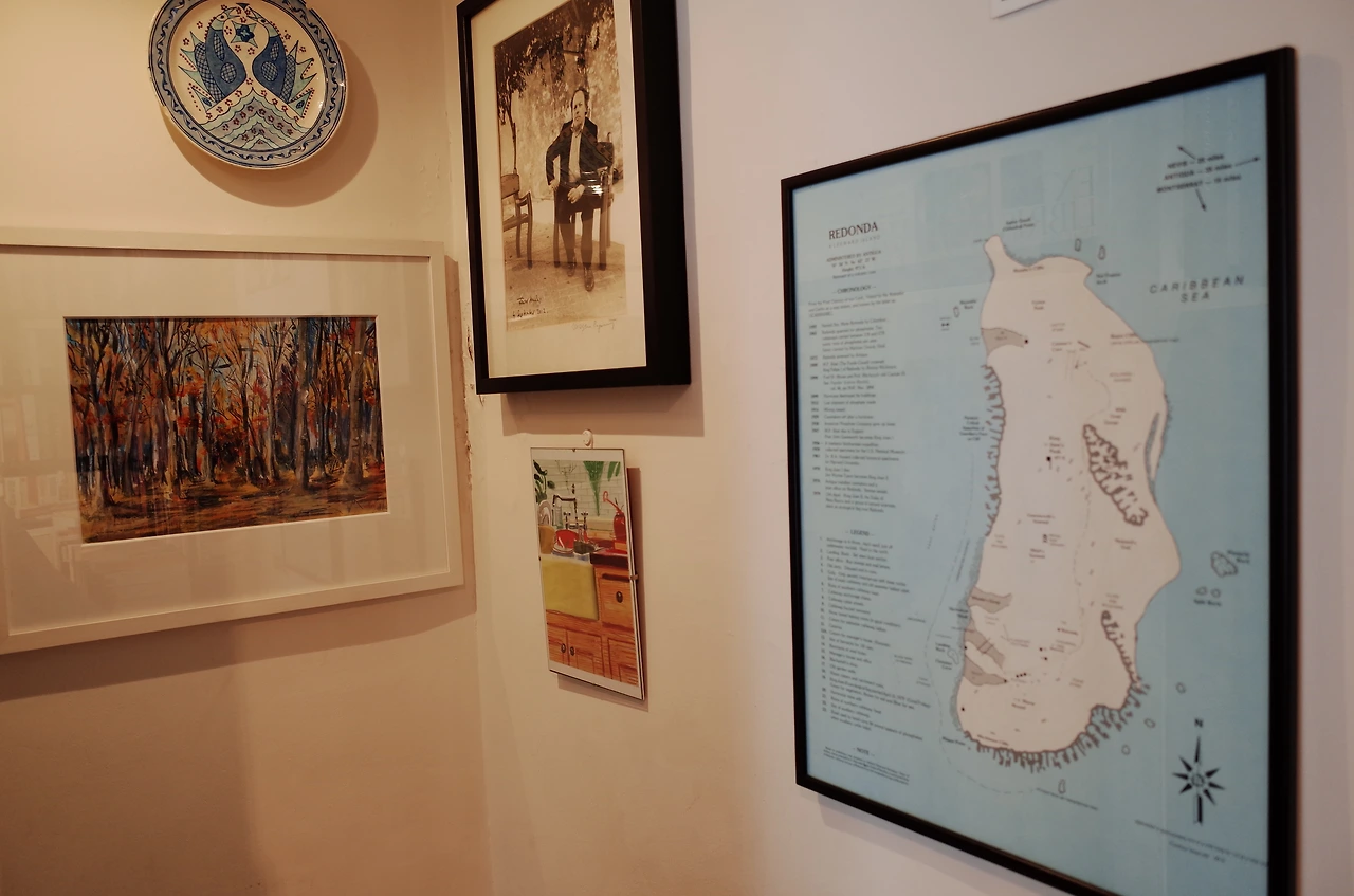 보기 드문 지도와 작품도 걸려있다.JPG