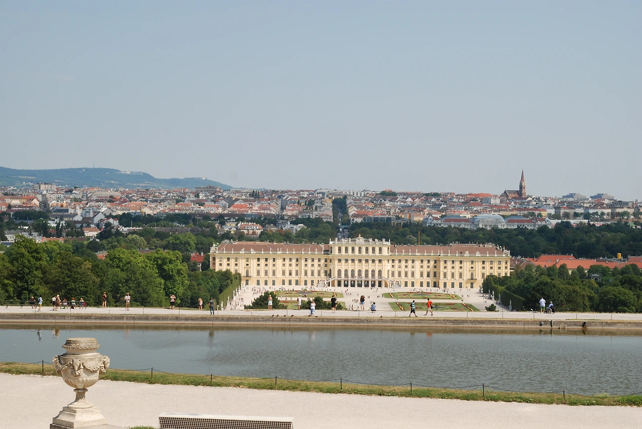 351.쇤브룬궁전(빈).JPG