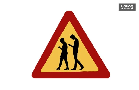 %EC%8A%A4%EC%9B%A8%EB%8D%B4%EC%9D%98_%EB%B3%B4%ED%96%89_%EC%A4%91_%EC%8A%A4%EB%A7%88%ED%8A%B8%ED%8F%B0_%EA%B8%88%EC%A7%80_%ED%91%9C%EC%A7%80%ED%8C%90.jpg?type=w580