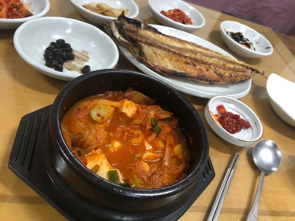 삼보식당 찌개랑 고등어구이.jpeg