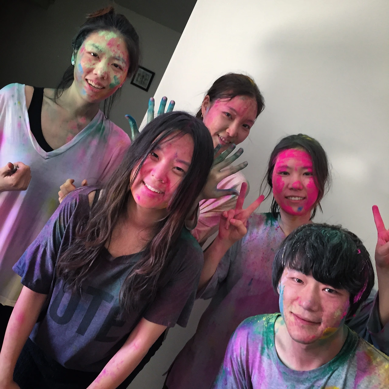 홀리_팀원들과 함께.jpeg