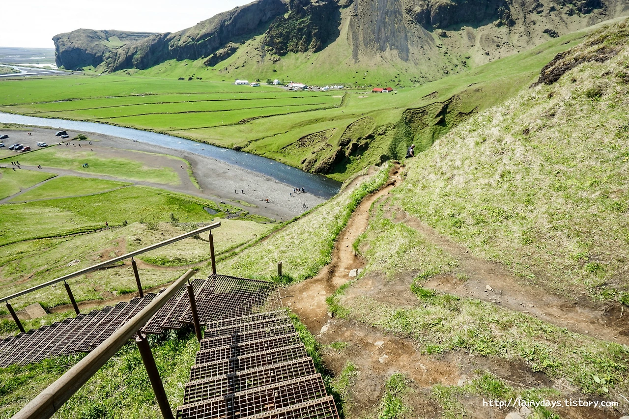 22711D3B57DD36BF062D32