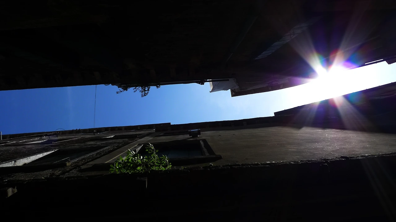 [이탈리아_베네치아]  건물 틈새로 보이는 하늘.JPG