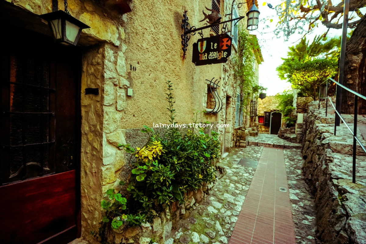 2153B13E55867A440E2D90