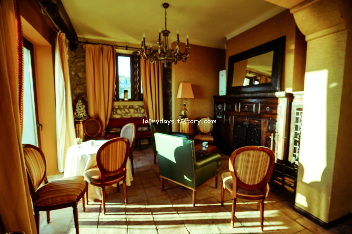 2526BB3F558022B10F6BF1