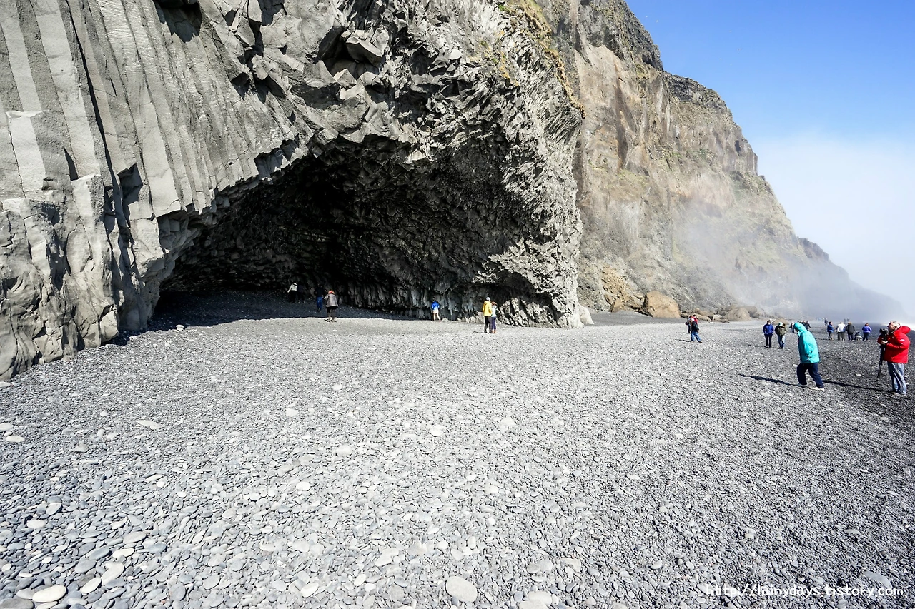 230CF93557DD41A20A8B9A