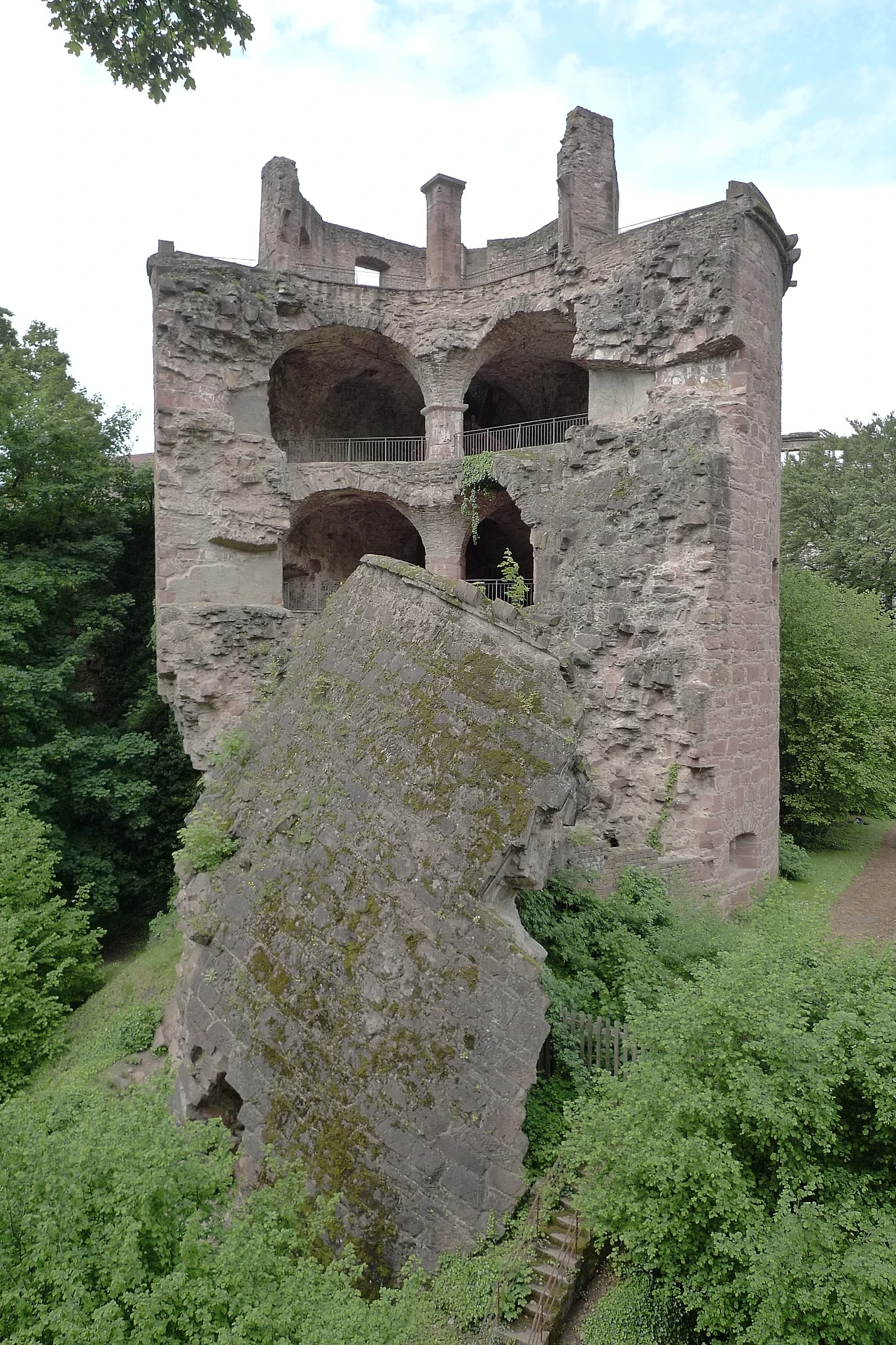 [독일_하이델베르크] 전쟁으로 파손된 성.JPG