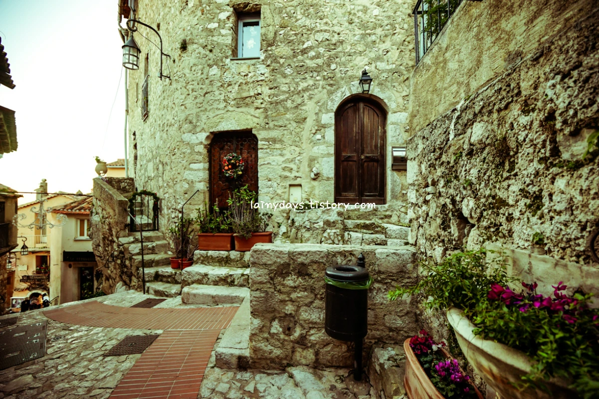 2725CC4255867A7419A34E