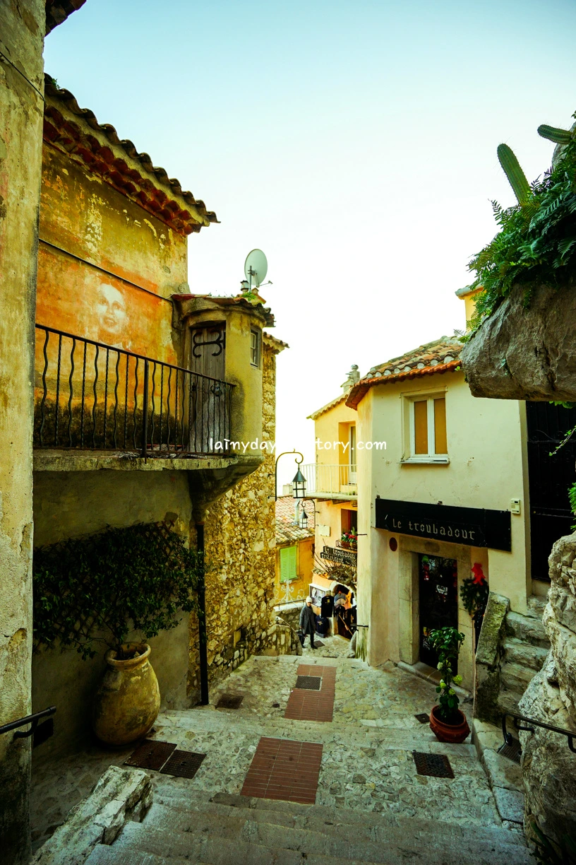 260BD24255867A7B2C579D