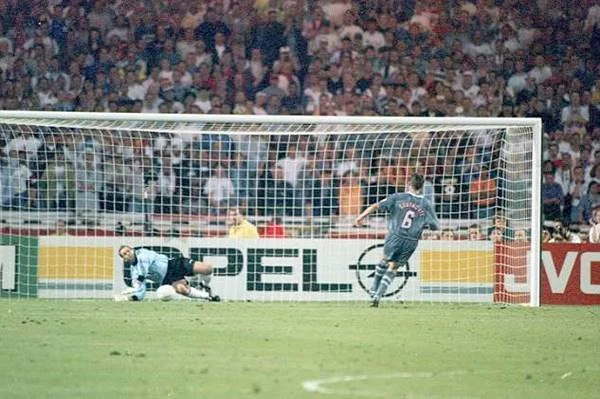 0022E0B800000258-5916705-Southgate_back_in_1998_missed_his_penalty_low_and_to_the_left_as-a-1_1530712030551.jpg?type=w1200