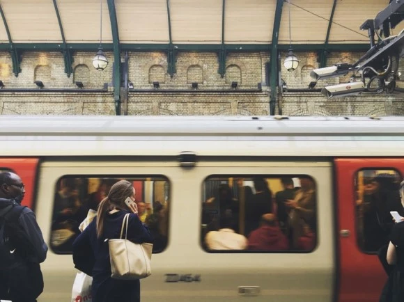 %EB%9F%B0%EB%8D%98_%EC%A7%80%ED%95%98%EC%B2%A0.jpg?type=w580