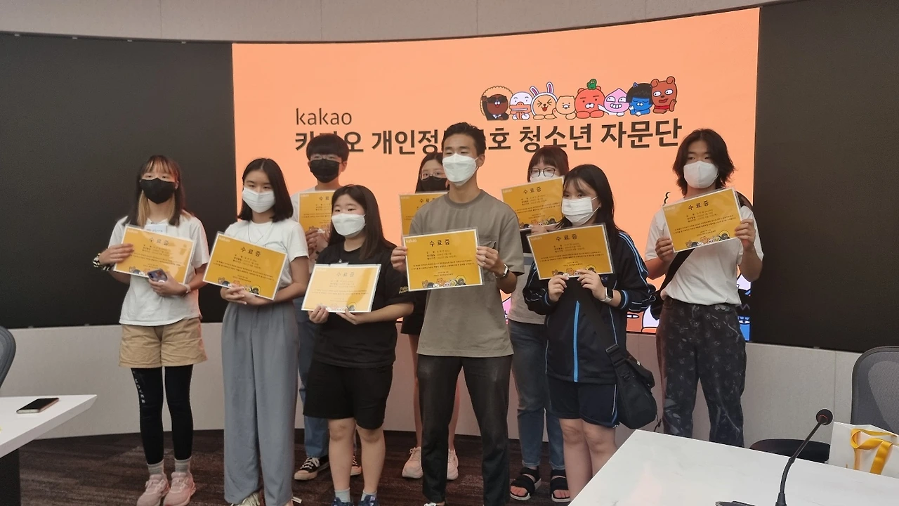 수료증 전달.jpeg