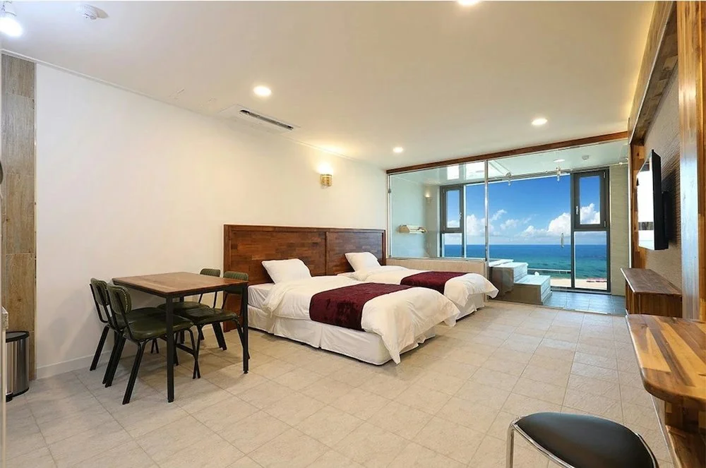 377e5c5f_z.jpg?type=w1200