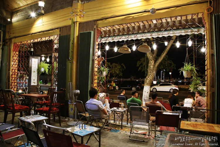 08._%EB%8B%A4%EB%82%AD1975%EC%B9%B4%ED%8E%98.png?type=w1200