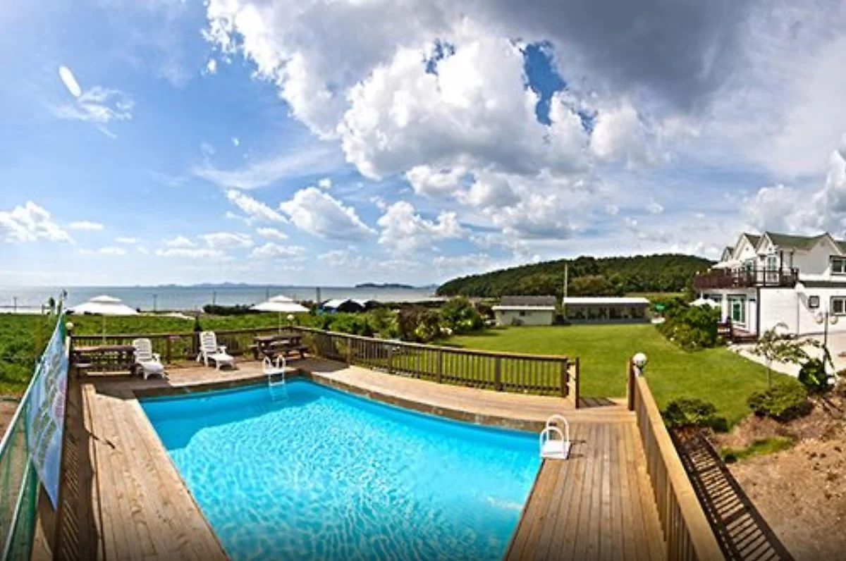 %ED%99%A9%EA%B8%882.JPG?type=w1200