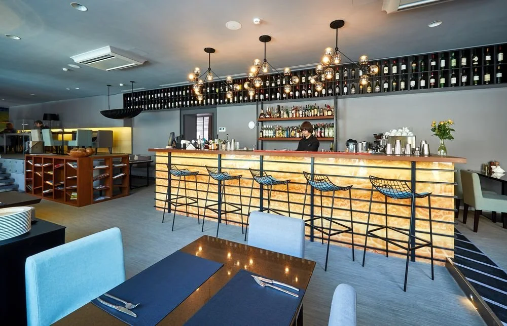 2703801f_z.jpg?type=w1200