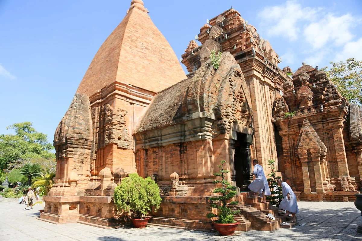 3_%ED%8F%AC%EB%82%98%EA%B0%80%EB%A5%B4_%EC%82%AC%EC%9B%90.jpg?type=w1200