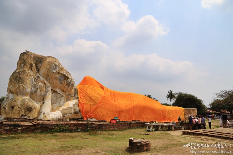 %EC%95%84%EC%9C%A0%ED%83%80%EC%95%BC04.png?type=w1200