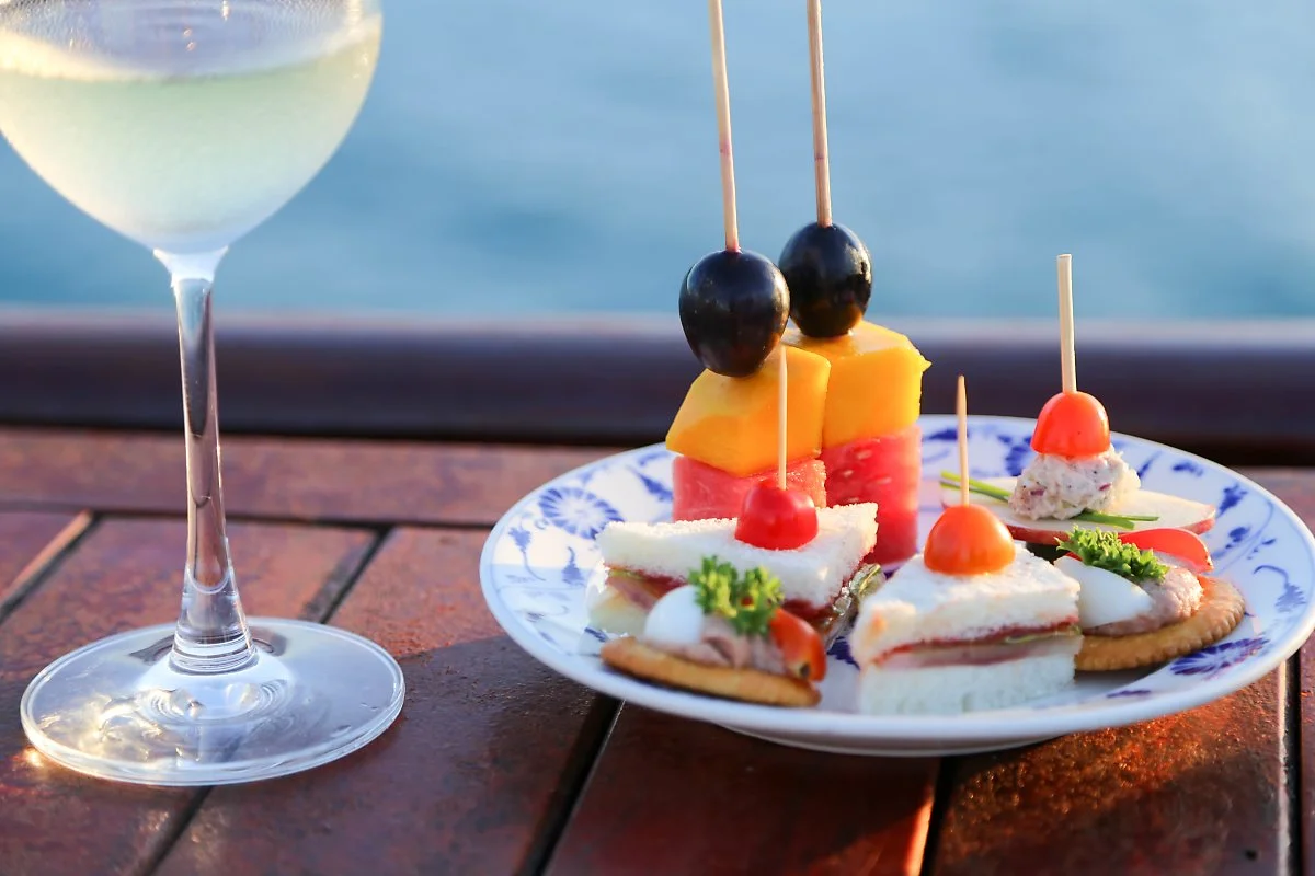 17_%EC%84%A0%EC%85%8B_%EB%94%94%EB%84%88_%ED%81%AC%EB%A3%A8%EC%A6%88.jpg?type=w1200