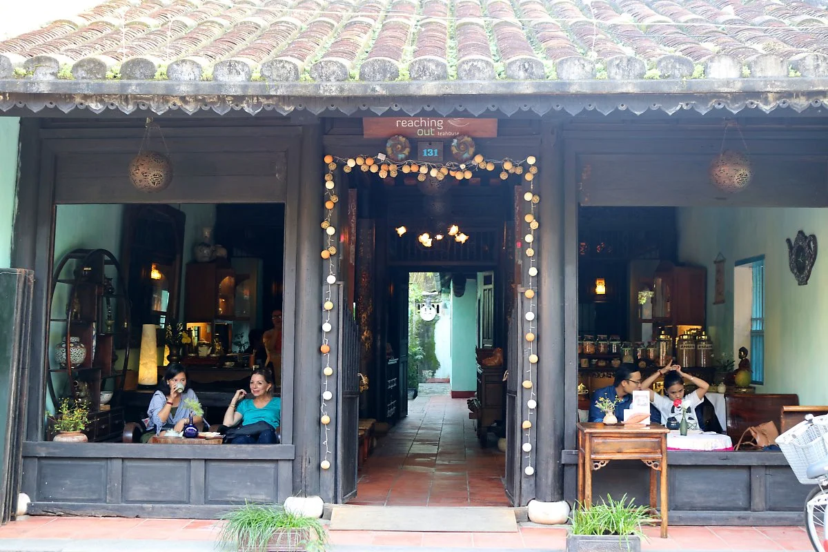 14_Hoian_reaching_outJPG.JPG?type=w1200