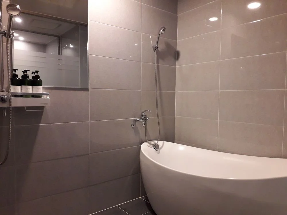 %ED%88%AC%EC%8D%B81.jpg?type=w1200