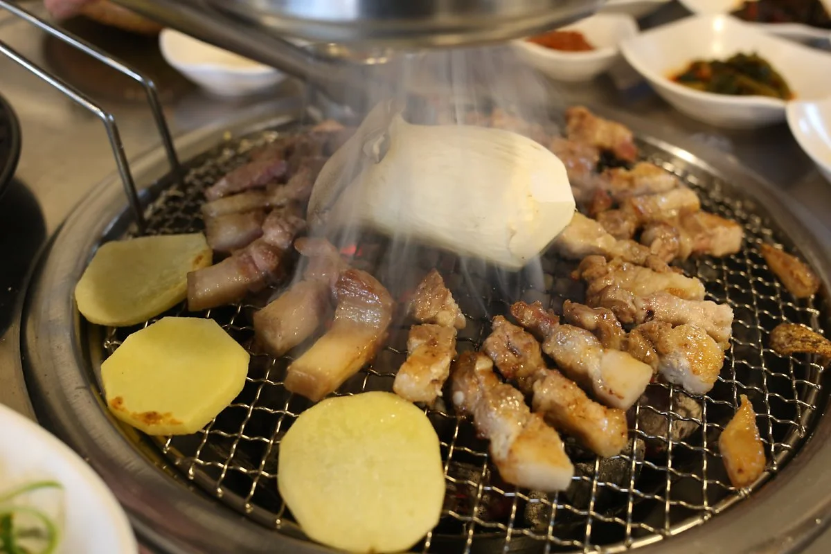 26_%EC%9B%83%EB%9C%A8%EB%A5%B4%EC%9A%B0%EB%A6%AC%EB%8F%BC%EC%A7%80.JPG?type=w1200