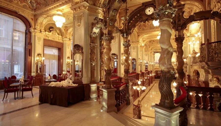 new-york-caf%C3%A9-interior.jpeg?type=w1200