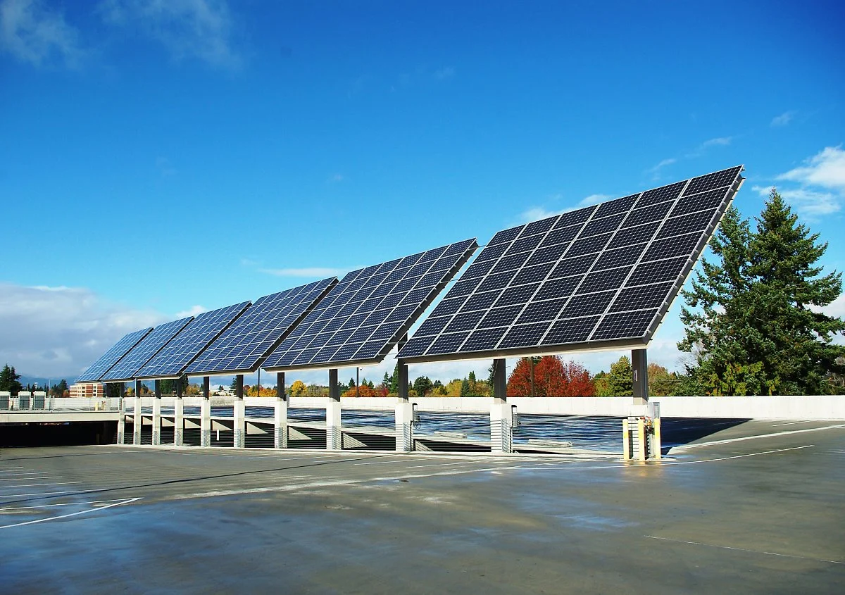 Solar_panels_front_at_the_Hillsboro_Intermodal_Transit_Facility_-_Hillsboro%2C_Oregon.JPG?type=w1200