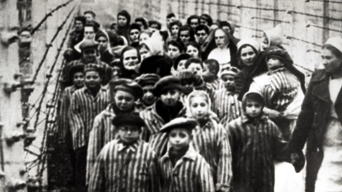 why-did-adolf-hitler-hate-the-jewish-people_76f6dcab40910b44.jpg?type=w1200