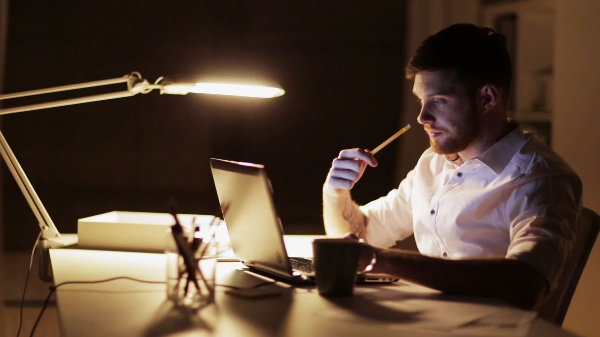 business-overwork-deadline-and-people-concept-man-with-laptop-and-papers-working-at-night-office_siawohrue_thumbnail-full01.png?type=w1200