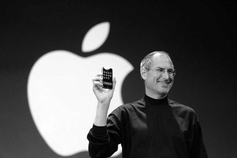 steve-jobs-original-iphone-apple-sign.jpg?quality=98&strip=all&w=640