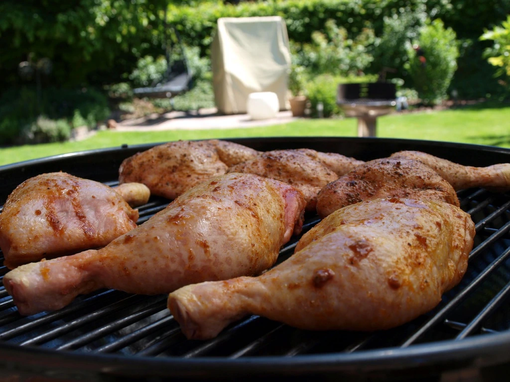 chicken-legs-barbecue-2344015_1280.jpg?w=1024