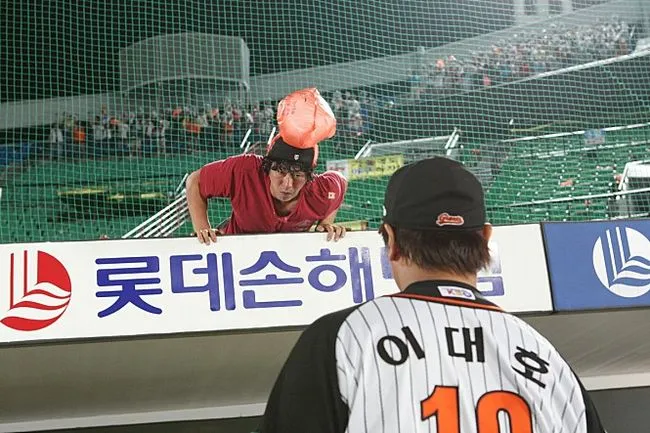 천만배우 이대호.jfif