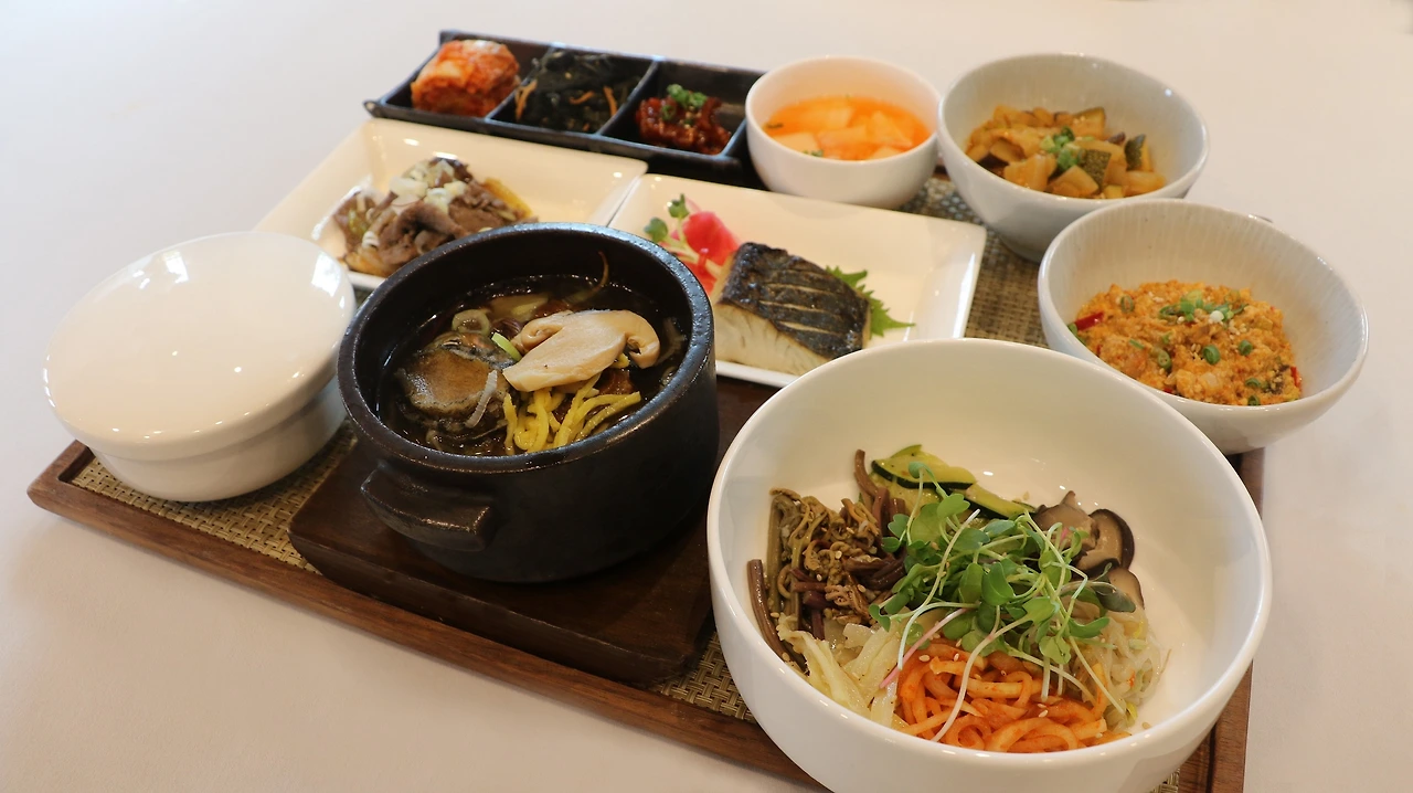 5_경원재 앰배서더 인천 - 궁중 효종갱 정식.JPG