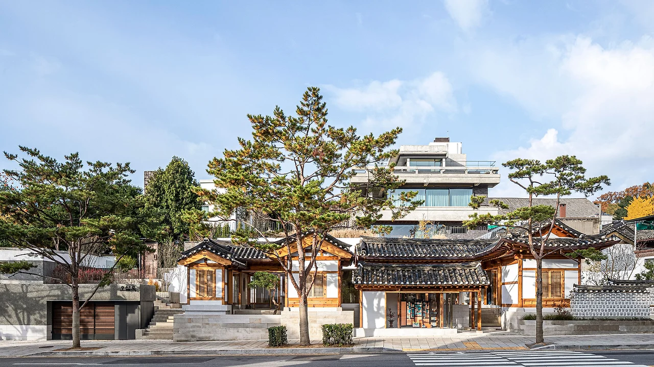 1) 설화수 북촌 플래그십 스토어 '설화수의 집'.jpeg