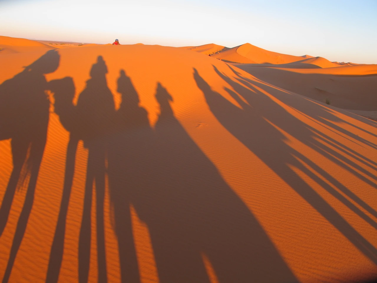 [5-108] 사하라 사막 일출에 비친 그림자.JPG