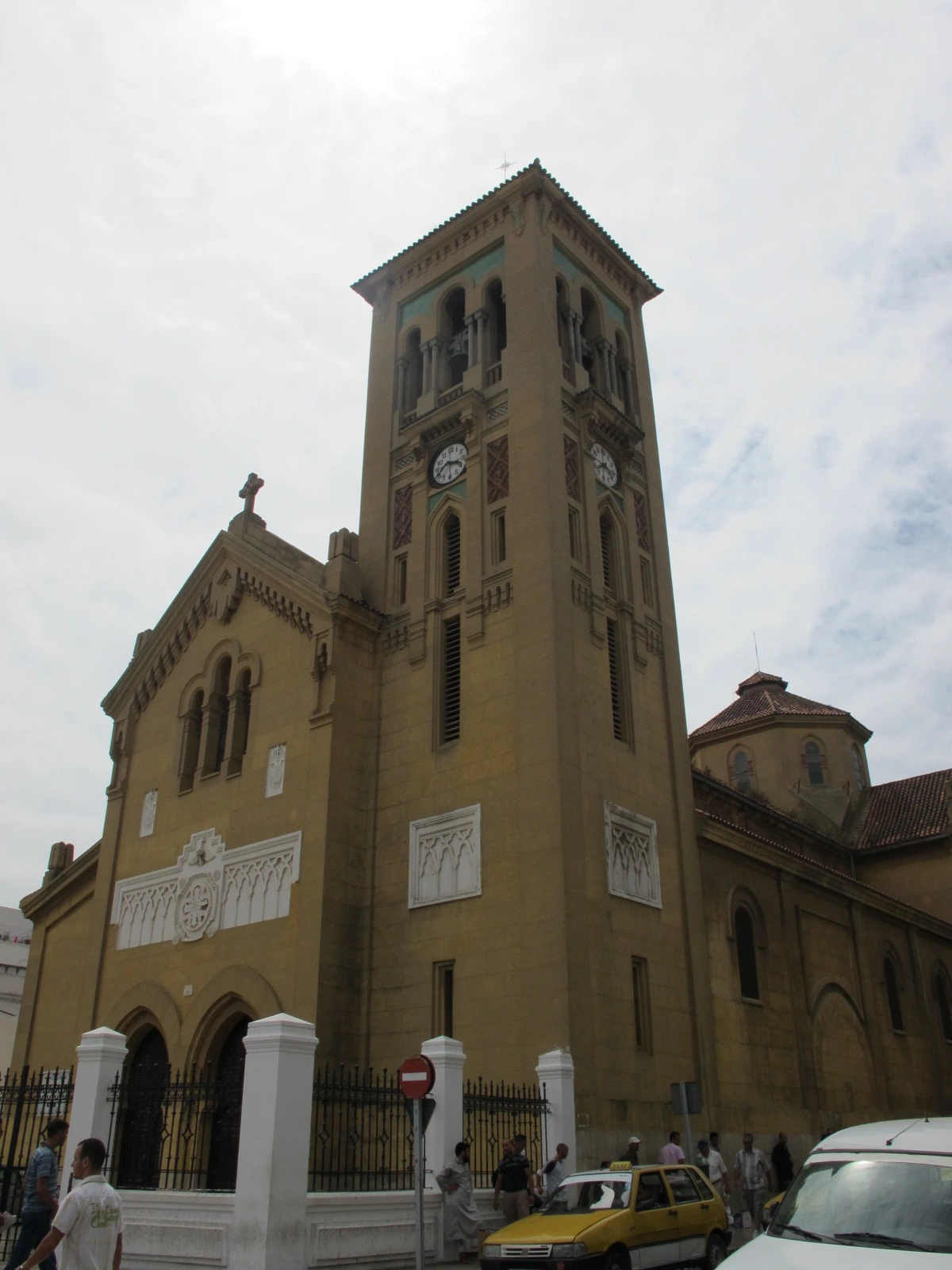 [5-35] 떼뚜앙(Tetouan) 중심가(Central vile)에 위치한 성당.JPG